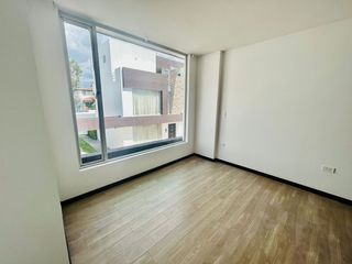 Foto 12 de Casa en renta Tumbaco Ilaló 3 dormitorio c/u con su baño completo