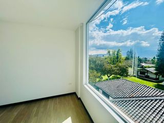 Foto 19 de Casa en renta Tumbaco Ilaló 3 dormitorio c/u con su baño completo