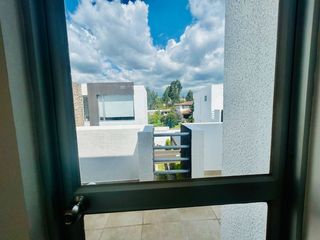 Foto 14 de Casa en renta Tumbaco Ilaló 3 dormitorio c/u con su baño completo