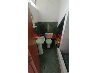 Foto 8 de Casa Para Negocio O Almacén De 3 Pisos En Alquiler