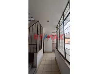 Foto 7 de Casa Para Negocio O Almacén De 3 Pisos En Alquiler