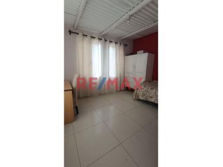 Foto 13 de Casa Para Negocio O Almacén De 3 Pisos En Alquiler