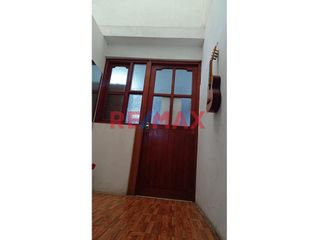 Foto 17 de Casa Para Negocio O Almacén De 3 Pisos En Alquiler
