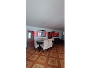 Foto 18 de Casa Para Negocio O Almacén De 3 Pisos En Alquiler