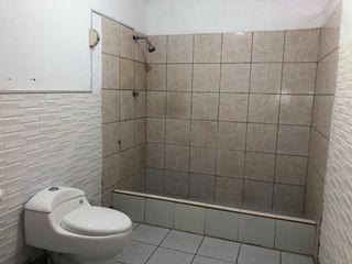 Foto 8 de Venta De Casa En Ubicación Estratégica - 161 M² De Terreno