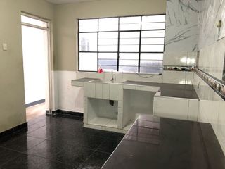 Foto 5 de Venta De Casa En Ubicación Estratégica - 161 M² De Terreno