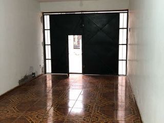 Foto 14 de Venta De Casa En Ubicación Estratégica - 161 M² De Terreno