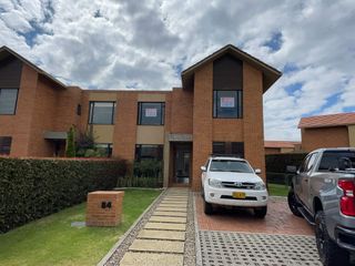 Foto 1 de HERMOSA CASA EN VENTA - CIPRÉS HACIENDA FONTANAR