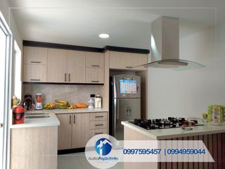 Foto 2 de Casa de Arriendo Amoblada – Capulispamba –  4 dormitorios, 1 garaje y jardín.