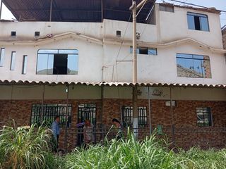Foto 2 de Venta De Casa De 3 Pisos En Puente Piedra