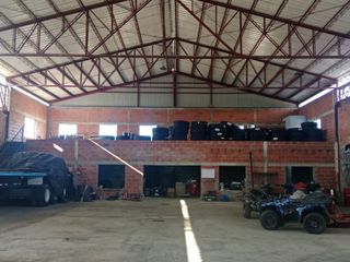 Foto 2 de BODEGA CON PARQUEADERO SOBRE VÍA NACIONAL EN GLORIETA