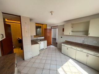 Foto 8 de Se Vende Amplio Departamento 3er piso en Breña