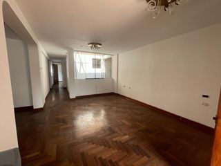 Foto 6 de Se Vende Amplio Departamento 3er piso en Breña
