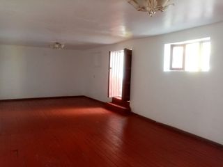 Foto 4 de Venta de Amplia Casa de 285 m² a Solo una Cuadra de la Municipalidad de San Jerónimo - Cusco