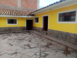 Foto 3 de Venta de Amplia Casa de 285 m² a Solo una Cuadra de la Municipalidad de San Jerónimo - Cusco