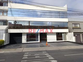 Foto 1 de Se Alquila Edificio De 4 Pisos En San Isidro