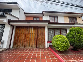 Foto 1 de SE VENDE CASA EN BARRIO CIUDAD JARDÍN