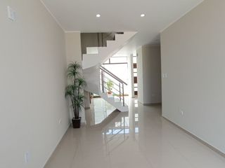Foto 4 de Casa de estreno en Dunas de La Florida VI Etapa – Diseño moderno y ubicación estratégica