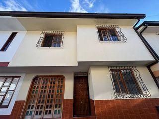 Foto 1 de SE VENDE CASA EN URBANIZACIÓN POMONA