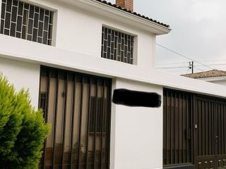 Foto 1 de VENTA CASA LA ALAMBRA BOGOTA