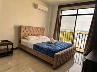 Foto 11 de Moderno departamento amoblado en Manta – 3 dormitorios, vista al mar, piscina, parqueadero, pet friendly – Edificio KATAMAR