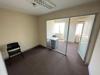 Foto 8 de ALQUILO OFICINAS CON O SIN MOBILIARIO 240m2-EDIF. EMPRESARIAL EN SAN ISIDRO