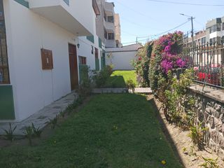 Foto 2 de CASA INDEPENDIENTE EN RENTA PARA EMPRESAS SECTOR BACKER NORTE DE QUITO