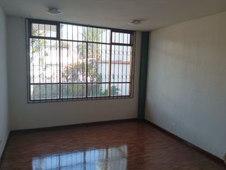 Foto 7 de CASA INDEPENDIENTE EN RENTA PARA EMPRESAS SECTOR BACKER NORTE DE QUITO