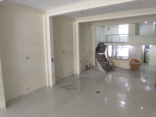 Foto 2 de Vendo Local Comercial de 470m2 En Av. Próceres De La Independencia Cerca A La Estación San Carlos. Sjl