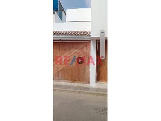 Foto 16 de ¡Imperdible! Venta De Casa Nueva De 02 Pisos (Base Para 3 Pisos + Azotea), En Condominio Sol De Chan Chan Altura Colegio Ramon Castilla