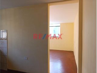 Foto 5 de Venta De Amplio Departamento En 2Do Piso Y Azotea, A Unas Cuadras De La Plaza De Armas De La Esperanza