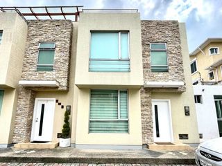Foto 1 de CASA EN ARRIENDO - CONJUNTO CON SEGURIDAD 24/7 - 228 M2 PINAR ALTO