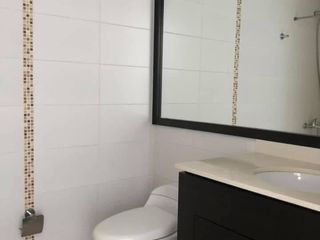 Foto 9 de VENDO AMPLIO E ILUMINADO DEPARTAMENTO - 4 DOR. - 2 COCHERAS - AT. 210 m² - U$ 340,000