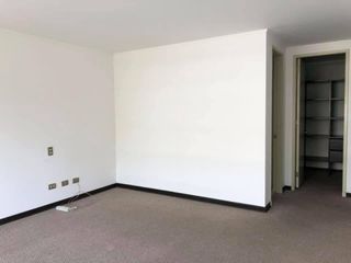Foto 14 de VENDO AMPLIO E ILUMINADO DEPARTAMENTO - 4 DOR. - 2 COCHERAS - AT. 210 m² - U$ 340,000
