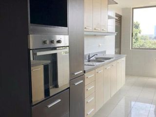 Foto 12 de VENDO AMPLIO E ILUMINADO DEPARTAMENTO - 4 DOR. - 2 COCHERAS - AT. 210 m² - U$ 340,000