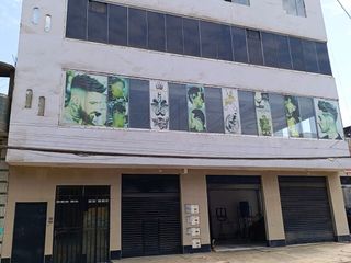 Foto 1 de Alquiler Casa Comercial En Plena Avenida Principal en Carabayllo