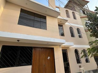 Foto 1 de AMPLIA CASA EN VENTA - SAN JUAN DE MIRAFLORES