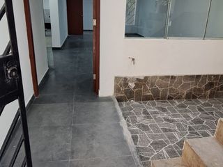 Foto 2 de AMPLIA CASA EN VENTA - SAN JUAN DE MIRAFLORES