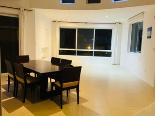 Foto 3 de Casa Elegante y espaciosa con vista al mar en Renta.