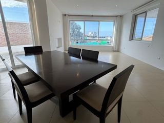 Foto 12 de Casa Elegante y espaciosa con vista al mar en Renta.