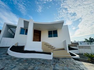Foto 7 de Casa Elegante y espaciosa con vista al mar en Renta.