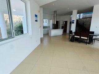 Foto 6 de Casa Elegante y espaciosa con vista al mar en Renta.