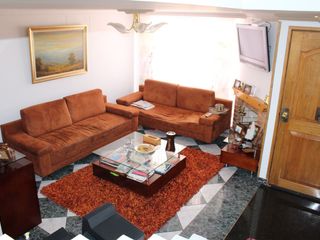 Foto 2 de VENDO CASA REMODELADA CEDRITOS 206 M2 BOGOTÁ
