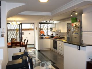 Foto 4 de VENDO CASA REMODELADA CEDRITOS 206 M2 BOGOTÁ