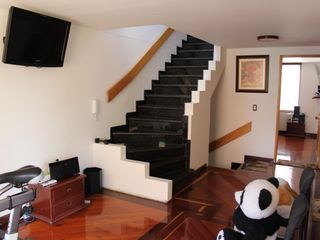 Foto 7 de VENDO CASA REMODELADA CEDRITOS 206 M2 BOGOTÁ