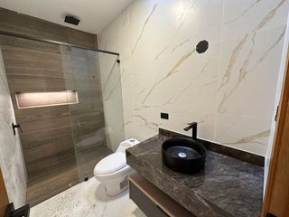 Foto 10 de VENTA CASA PUEMBO CERCA A LA PLAZA MARQUESINA