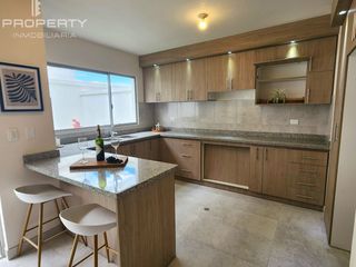 Foto 7 de Casas Crédito VIP ESQUINERAS 3 dormitorios 2 parqueaderos terraza y jardín Conocoto VENTA EN PLANOS