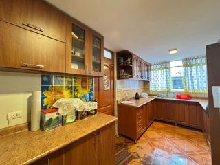Foto 6 de Excelente Oportunidad De Inversión!!! En Venta Casa Multifamiliar De 3 Pisos En Urb. Lara - Socabaya