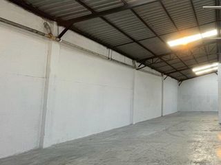 Foto 1 de Galpón bodega con oficina en alquiler Sector Solca - Quito Ecuador