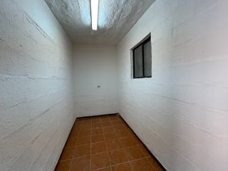 Foto 5 de Galpón bodega con oficina en alquiler Sector Solca - Quito Ecuador